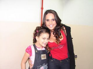 Rafaela e a cantora Perlla.