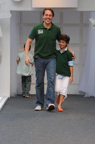 Eduardo Brett e Thomas Brett Desfile por Kids