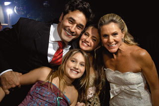 Luciano Szafir, a sobrinha Júlia, a irmã, Priscila, e Sasha