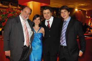 Gilbert Stein com a filha Izabelle, o genro, Maurício Manieri, e o filho Jonathan Stein