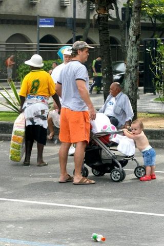 Guilherme Fontes leva família para a orla