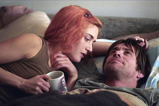 Kate Winslet e Jim Carrey, em Um Brilho Eterno de uma Mente sem Lembranças