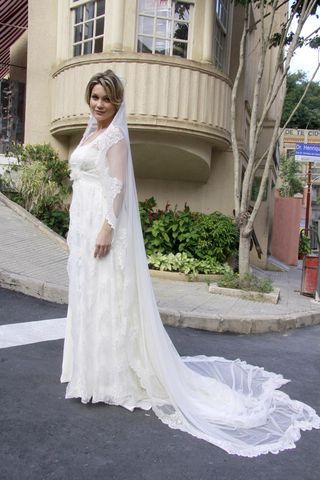 Dafne (Flávia Alessandra) para o casamento com Gabriel (Malvino Salvador)