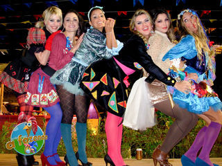 Festa junina - Danni Carlos, Franciely Freduzeski, Lucieli di Camargo, Mirella Santos, Dani Souza e Bárbara Kobolt