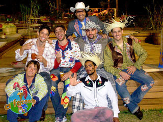 Festa junina - Jonathan Haagensen, Théo Becker, Pedro Leonardo, Carlinhos, Dado Dolabella, Miro Moreira e Fábio Arruda