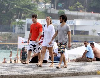 Luana Piovani e Felipe Simão vão ao Leblon