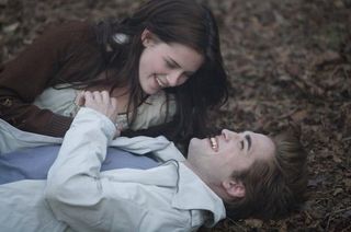 Edward (Robert Pattinson) e Bella (Kristen Stewart)