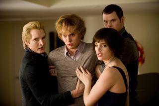 Carlisle (Peter Facinelli), Jasper (Jackson Rathbone) e Alice (Ashley Greene)