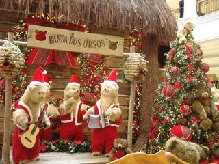 Shopping Pátio Higienópolis faz decoração com o tema 'O Natal de Todos os Ursos', com uma floresta representando a morada de vários ursos