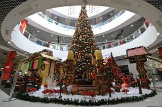 Shopping Metrô Boulevard Tatuapé faz decoração com o tema do personagem infantil Pinóquio