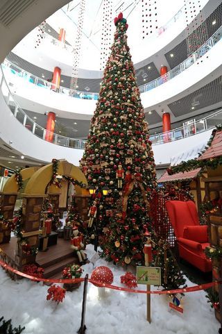 Shopping Metrô Boulevard Tatuapé faz decoração com o tema do personagem infantil Pinóquio