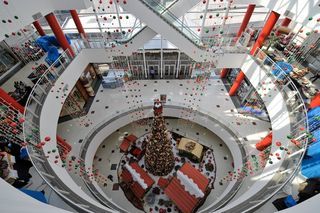 Shopping Metrô Boulevard Tatuapé faz decoração com o tema do personagem infantil Pinóquio