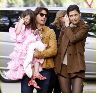 Tom Cruise, Katie e Suri Cruise em passeio na Espanha