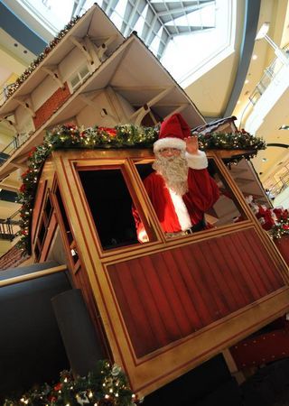 Natal do Shopping Villa-Lobos foi criado por Cecilia Dale e inspirado na obra do maestro Heitor Villa-Lobos, O Trenzinho Caipira, em comemoração aos 50 anos do legado do músico que dá nome ao shopping