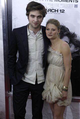 Robert Pattinson e Emilie de Ravin