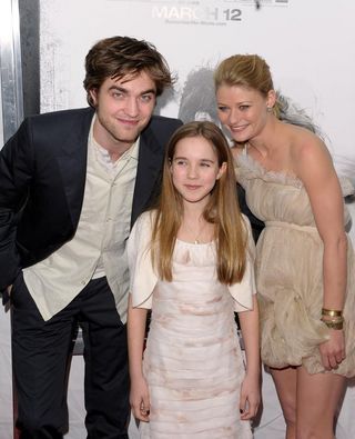 Robert Pattinson, Ruby Jerins e Emilie de Ravin