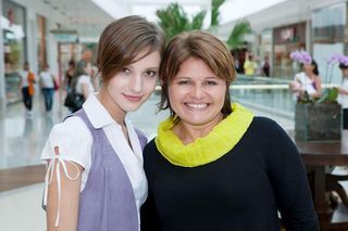 A top Isabel Hickmann com Cilene Vieira, do ParkShopping, no lançamento do Claro ParkFashion