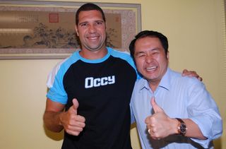 O campeão olímpico Marcelo Negrão (jogador de vôlei de praia) e o deputado federal William Woo