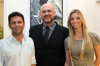 Carlos Lupatini recebe a visita de Rogério Rosa e Merielen Hartmann