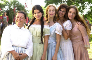 Camila Morgado como Manuela na minissérie A Casa das Sete Mulheres - Ana Joaquina (Bete Mendes), Mariana (Samara Felippo), Rosário (Mariana Ximenes), Perpétua (Daniela Escobar)