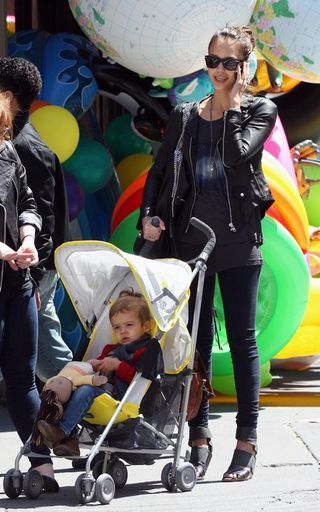 Jessica Alba com a pequena Honor Marie