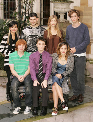 Katie Leung, Stanislav Ianevski, Clemence Poesy, Robert Pattinson, Rupert Grint, Daniel Radcliffe e Emma Watson