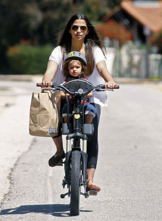 Camila Alves e Levi