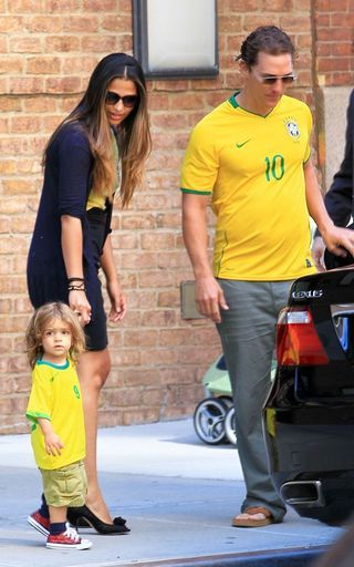 Camila Alves, Matthew McConaughey e o pequeno Levi