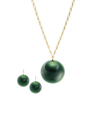 Colar e brincos de jade e ouro 18K, com design de Elsa Peretti Tiffany&Co tiffany.com