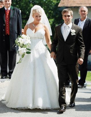 Philipp Lahm e Claudia em boda clássica