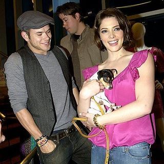 Ashley Greene com seu cachorrinho