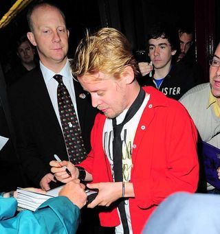 Macaulay Culkin na saída de première em Londres