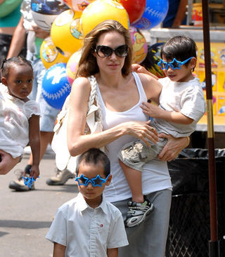 Angelina Jolie e seus filhos