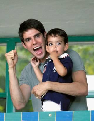 Kaká e Luca na torcida