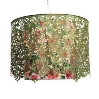 Lustre com estrutura de alumínio, cúpula cilíndrica externa do tecido verde e laser e cúpula interna de algodão floral colorido Bertolucci, (11)3873-2879, bertolucci.com.br