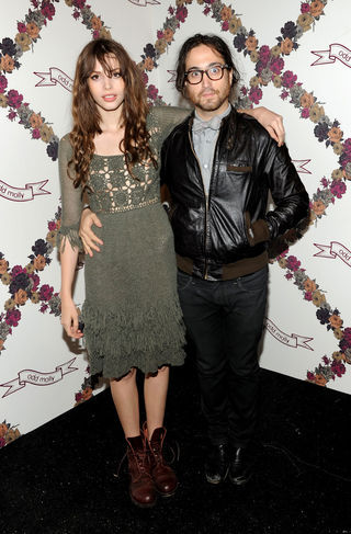 Charlotte Kemp Muhl e Sean Lennon