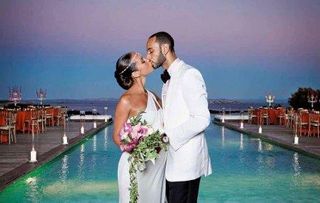 A cantora Alicia Keys, de Vera Wang, e o DJ Swizz Beatz, em uma cerimônia secreta na ilha de Córsega, na França