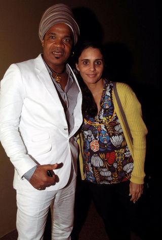 O casal Carlinhos Brown e Helena Buarque de Holanda