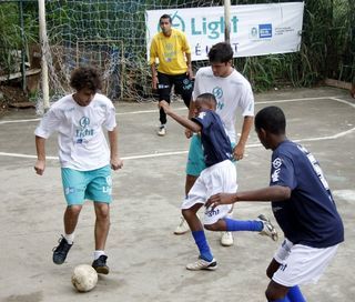 Elenco de Malhação em partida beneficente