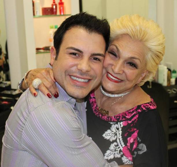 Hebe Camargo e o hairstylist Cleber Lopes