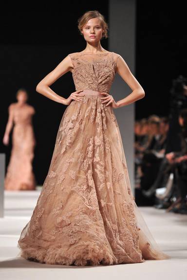 Desfile Elie Saab na semana de moda de Paris