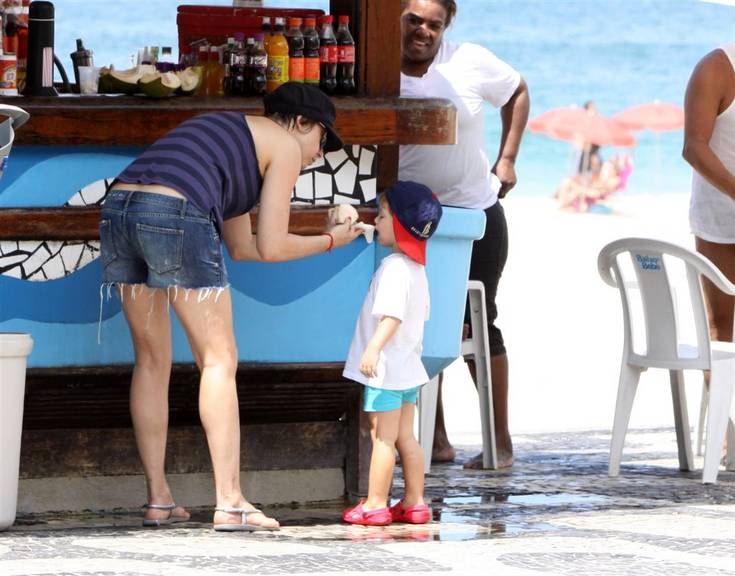 Maria Paula em passeio com o caçula, Felipe