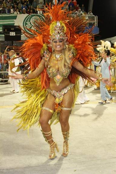 Ellen Roche, madrinha de bateria da Rosas de Ouro