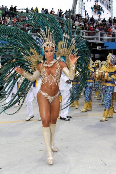 Gracyane Barbosa, rainha de bateria da Império de Casa Verde