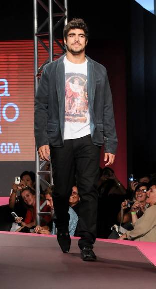 Caio Castro no Mega Polo Moda