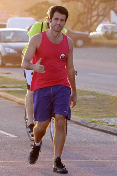 Eriberto Leão faz caminhada no RJ