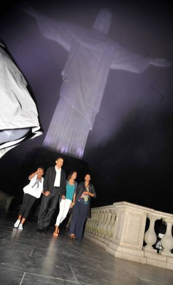 Família Obama visita Cristo Redentor