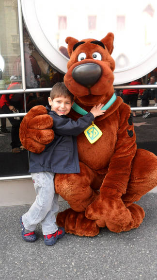 Pedro, filho de Gigi Monteiro na Disney