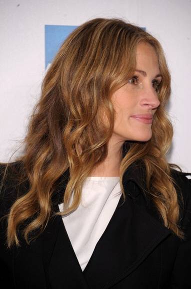 Julia Roberts tingiu os cabelos de loiro