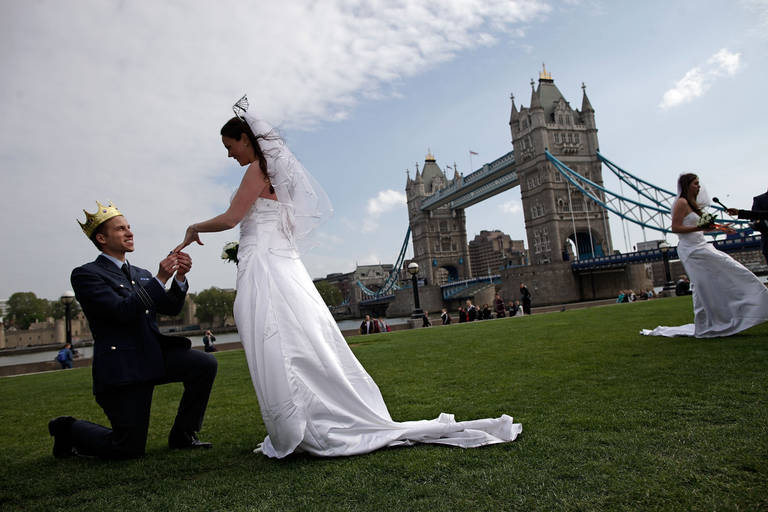 Orsola Rossi e Simon Watkinson, o casal vencedor do concurso de sósias de William e Kate